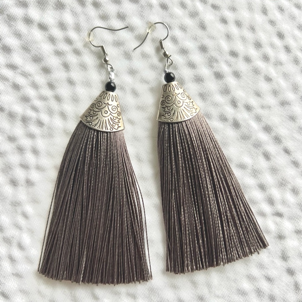 💥3 for $15💥 Gray Tassel Earrings